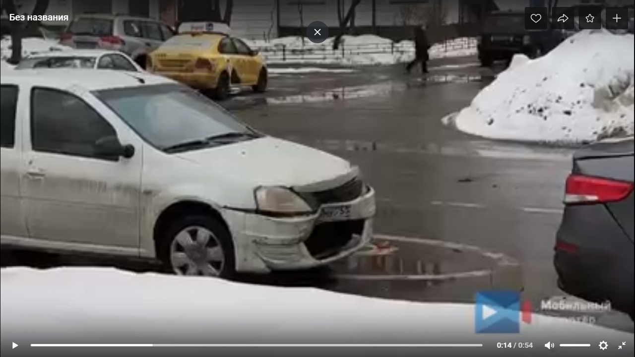 На улице Декабристов столкнулись три автомобиля