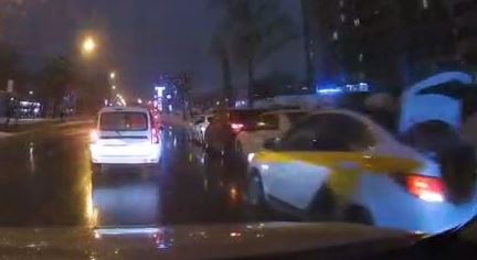 На Декабристов четыре автомобиля собрали «паровозик»