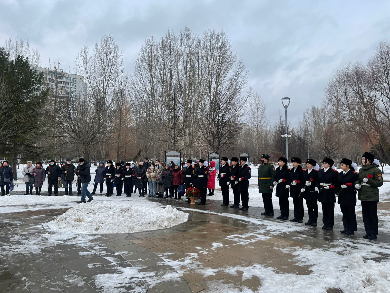 В Отрадном возложили цветы к экспозиции «Журавли нашей памяти»